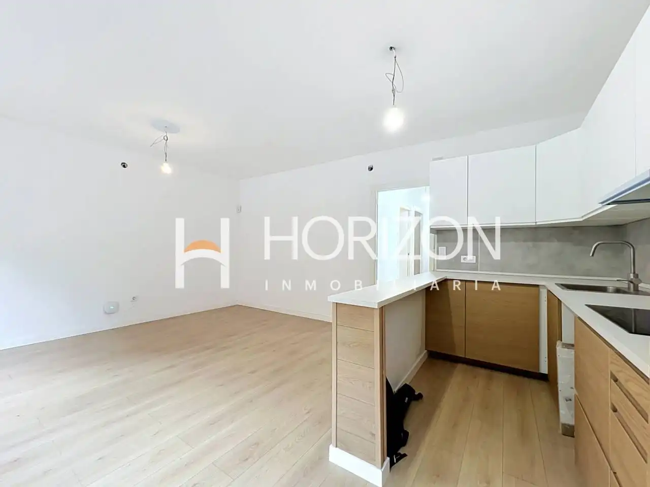 Piso en venta en Barcelona con Parquet, Trastero y Amueblado