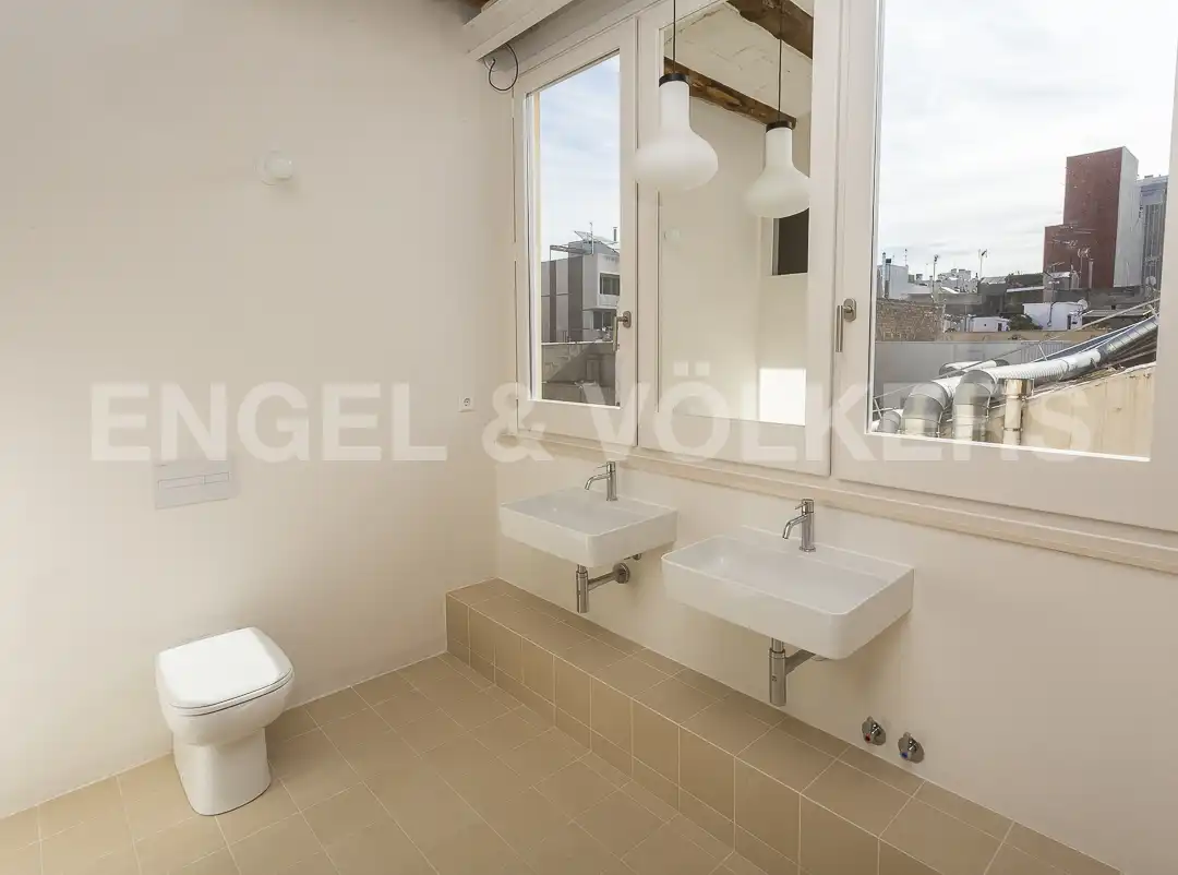 Bathroom of Flat for sale in Barcelona  with Air Conditioner, Heating and Balcony