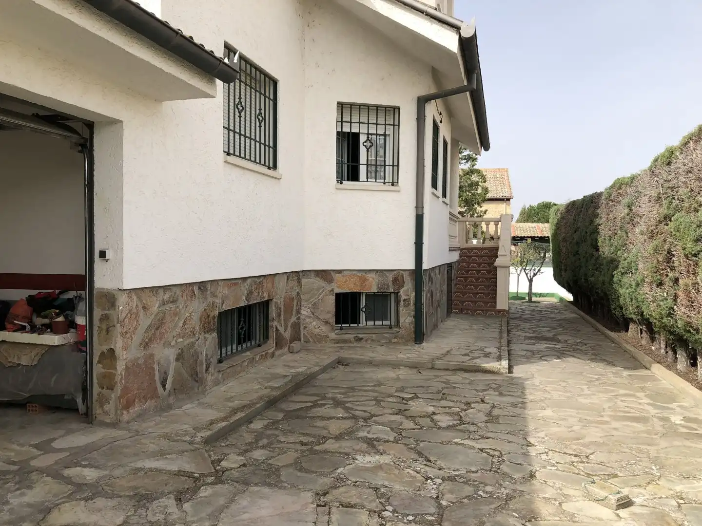 Vista exterior de Casa o xalet en venda en La Lastrilla  amb Calefacció, Jardí privat i Traster