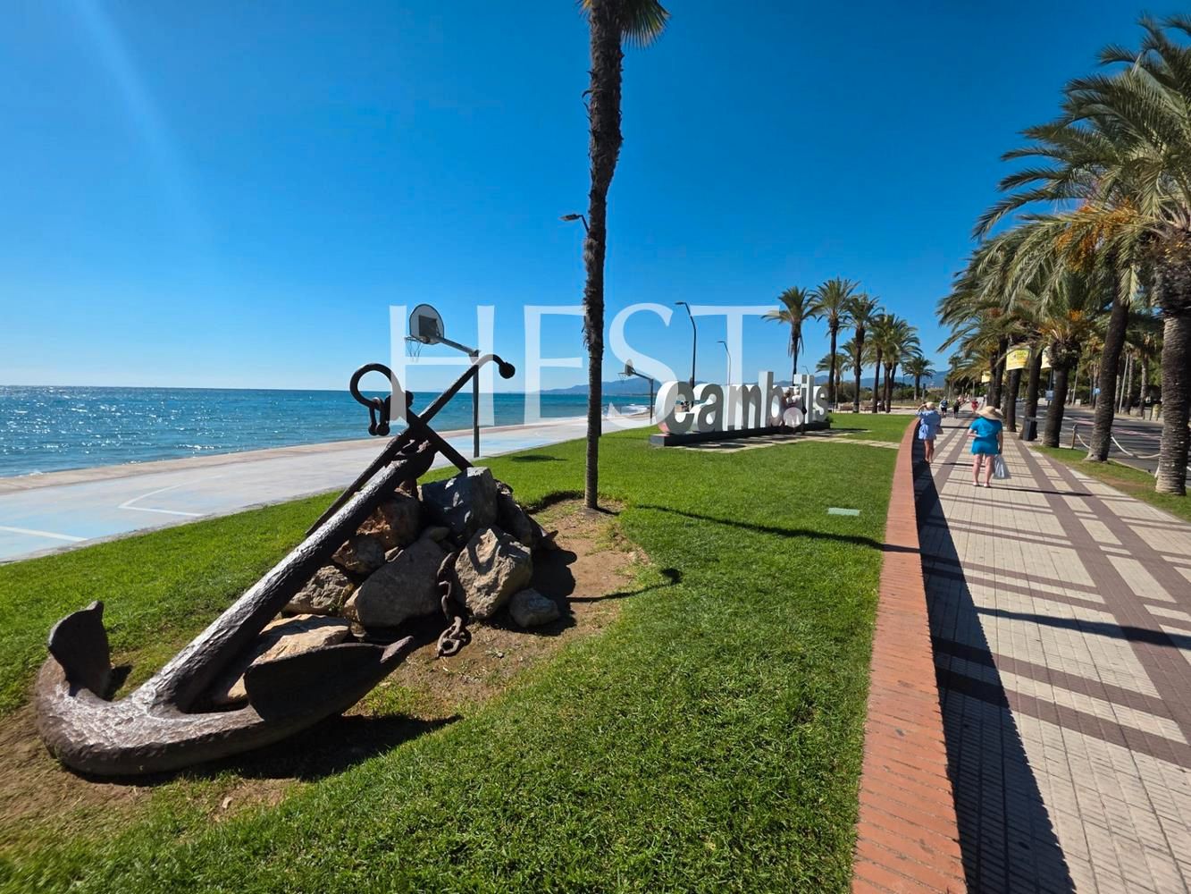 Vista exterior de Casa adosada en venda en Cambrils amb Aire condicionat, Calefacció i Jardí privat