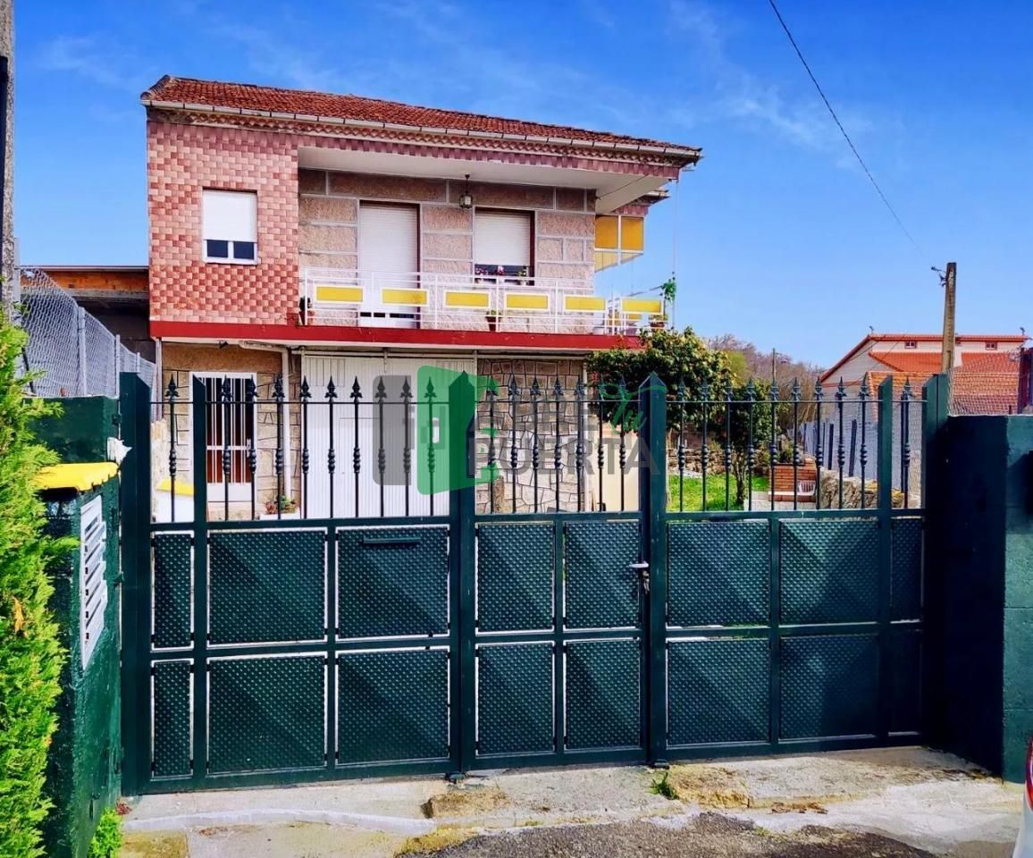 Vista exterior de Casa o xalet en venda en Xunqueira de Ambía amb Jardí privat i Terrassa