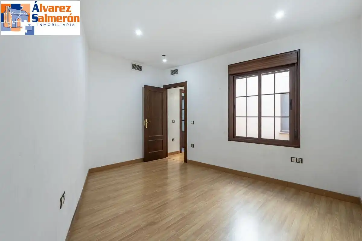 Bedroom of Flat for sale in La Zubia  with Air Conditioner and Storage room