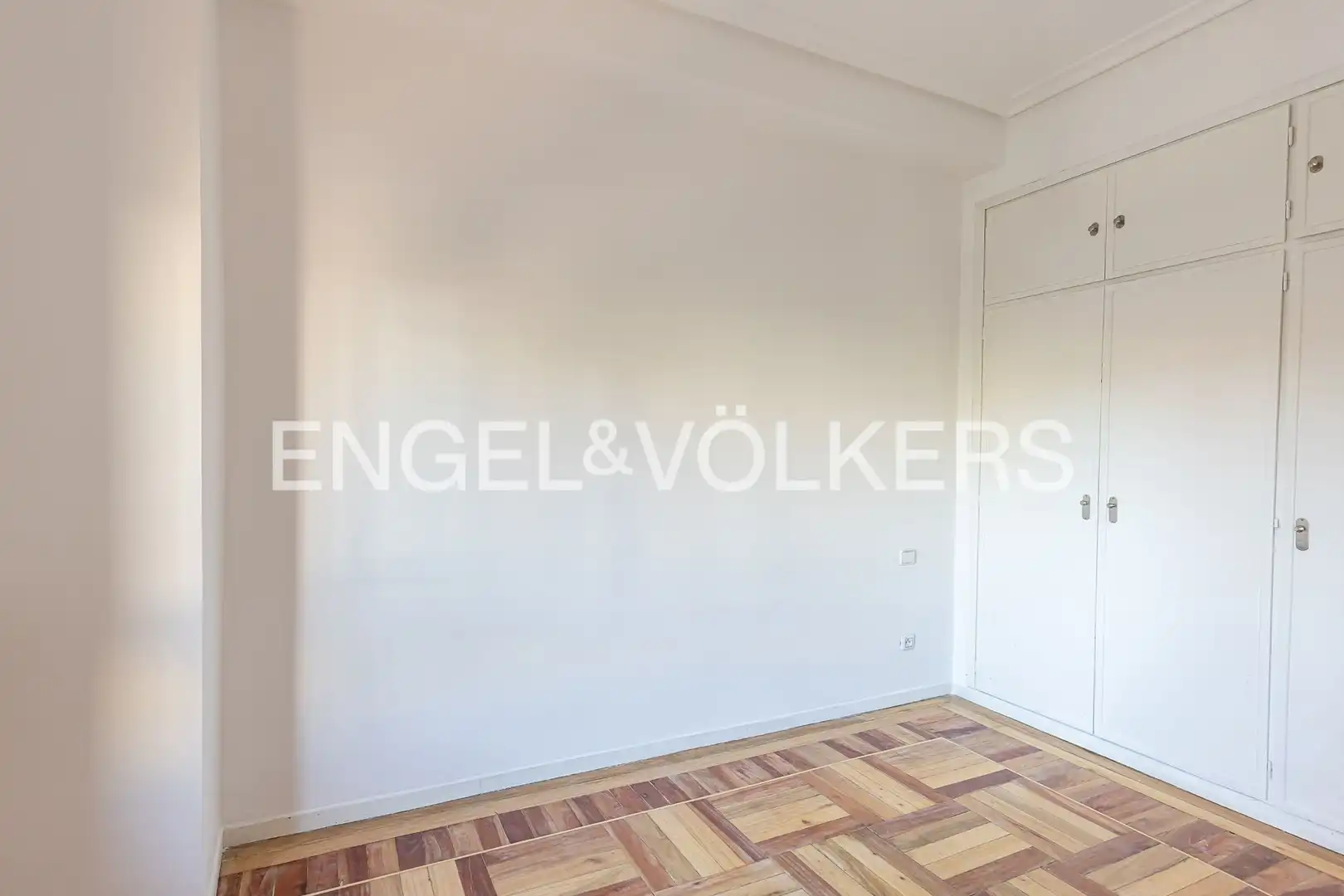 Bedroom of Flat for rent in Madrid  with Air Conditioner, Heating and Parquet flooring