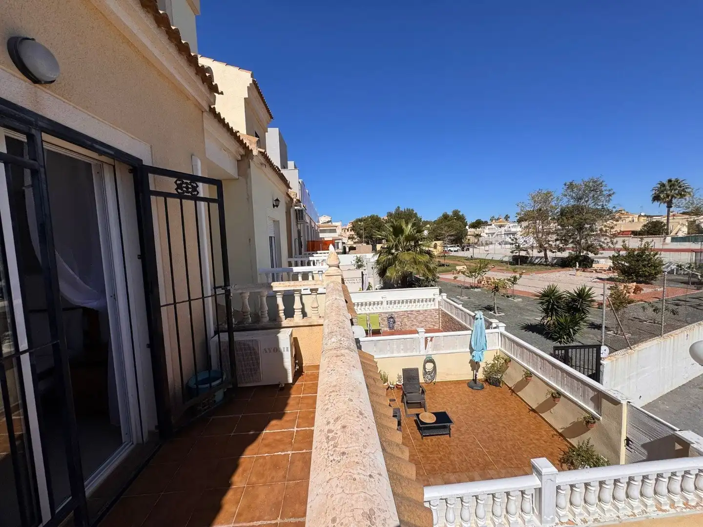 Vista exterior de Finca rústica en venda en Orihuela amb Calefacció, Terrassa i Traster