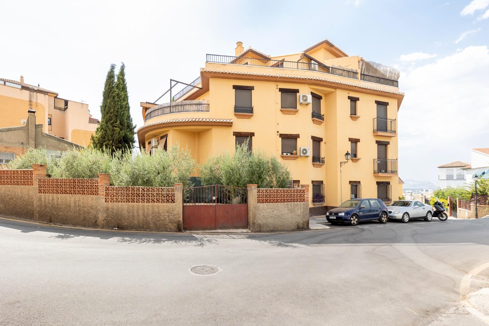 Vista exterior de Piso en venta en La Zubia con Aire acondicionado