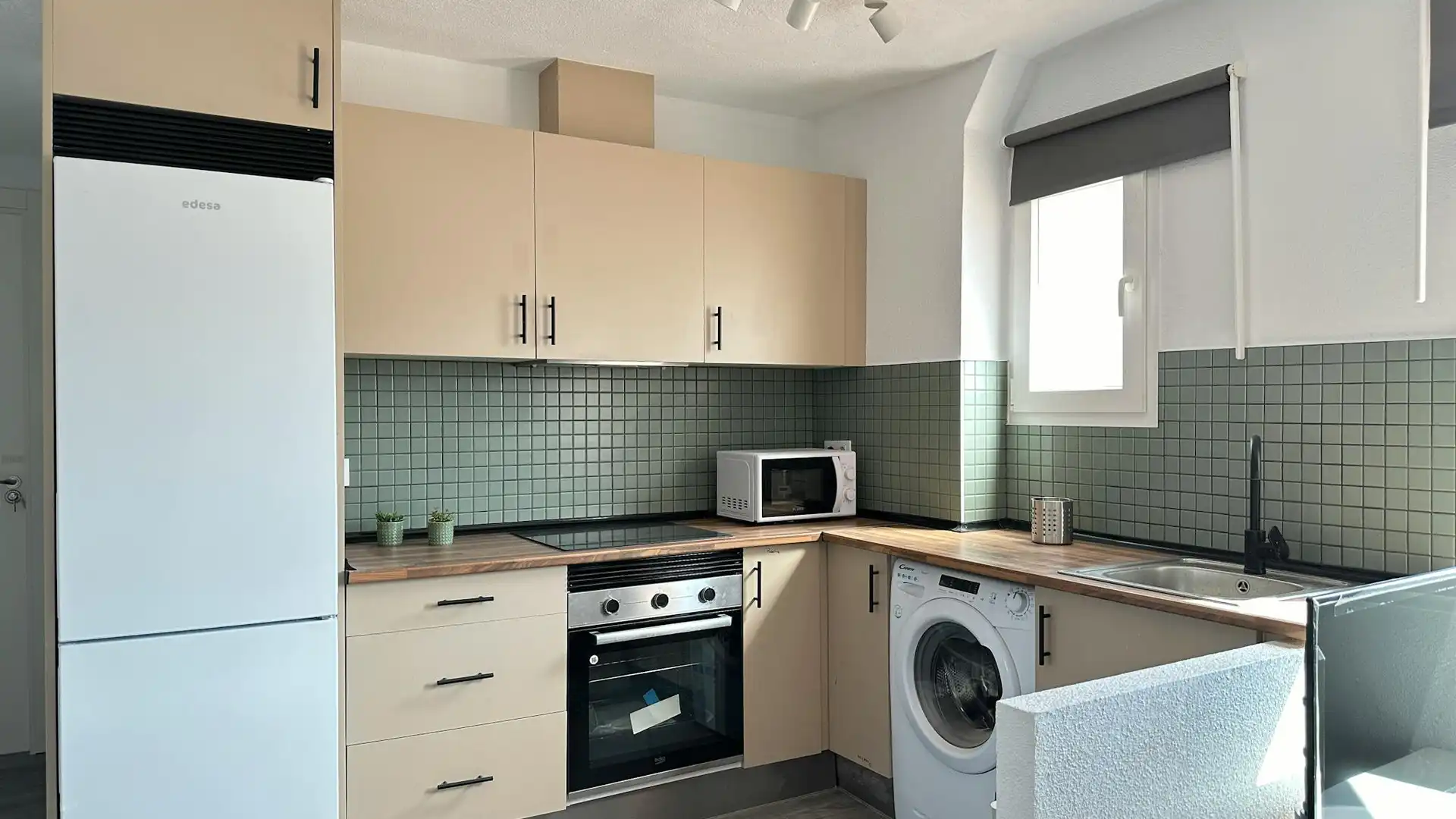 Kitchen of Flat for rent in  Madrid Capital  with Air Conditioner, Heating and Furnished