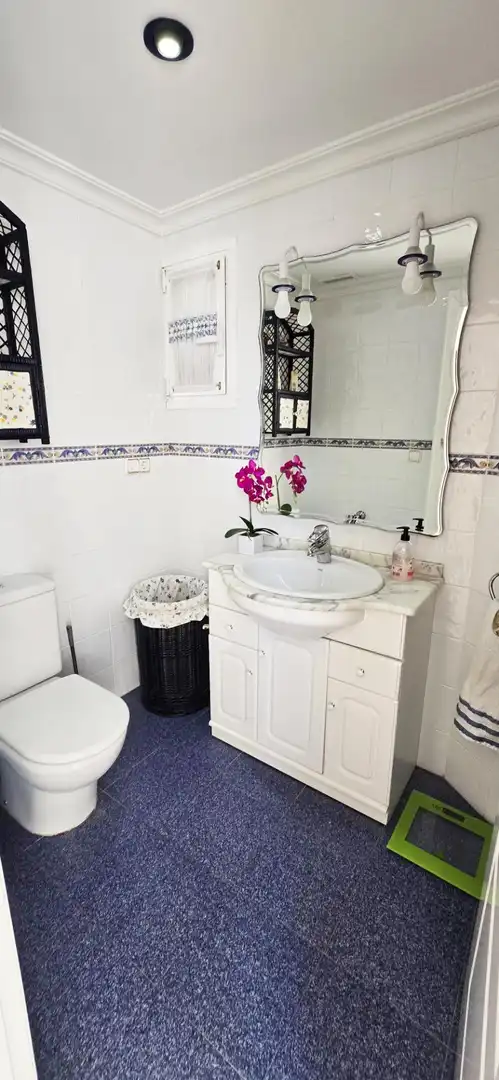 Baño de Piso de alquiler en Petrer con Aire acondicionado, Calefacción y Amueblado