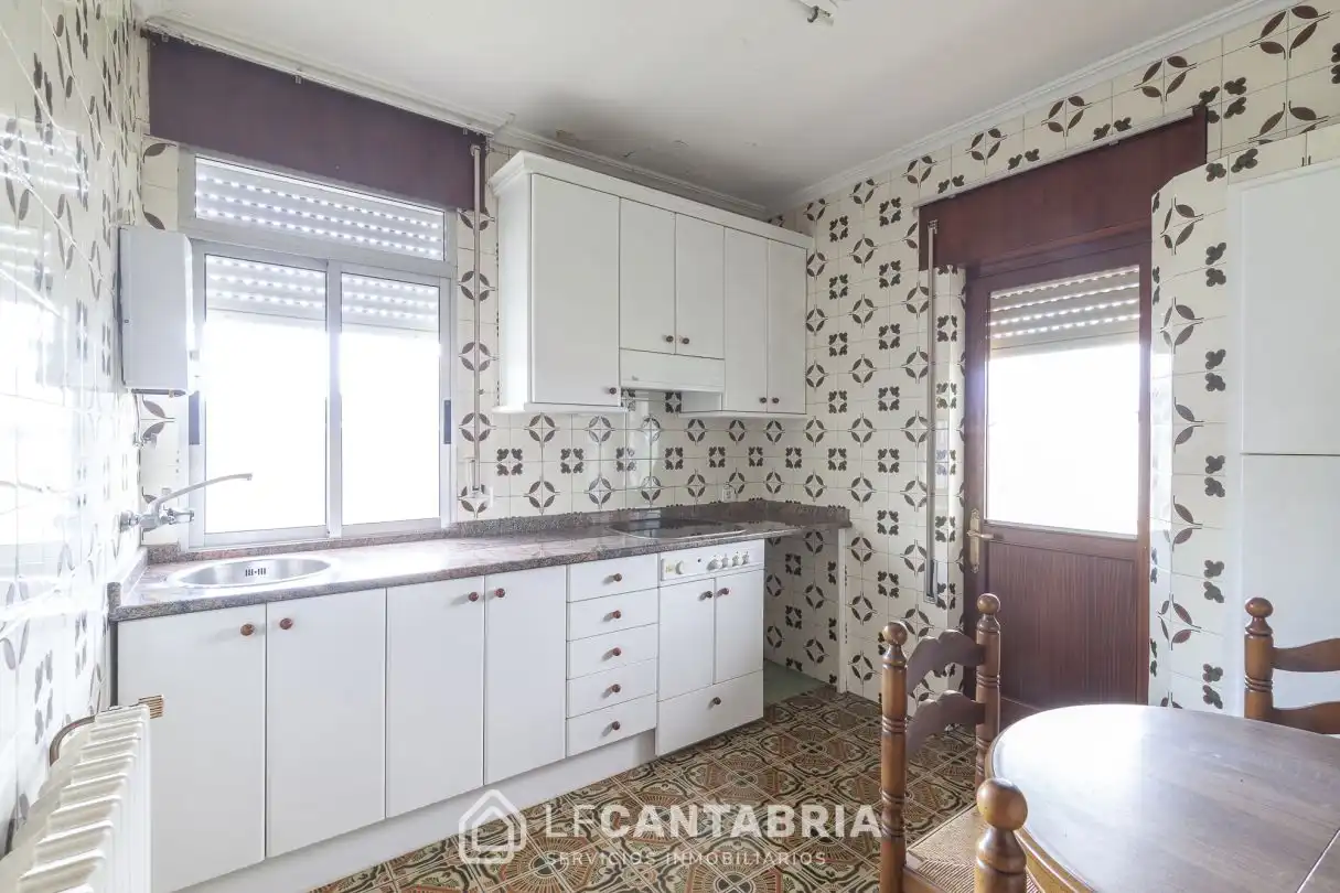 Kitchen of Houses for sale in Santander  with Heating, Private garden and Balcony