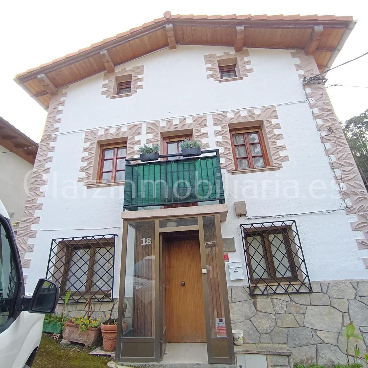 Vista exterior de Casa o xalet en venda en Alonsotegi amb Calefacció, Terrassa i Traster