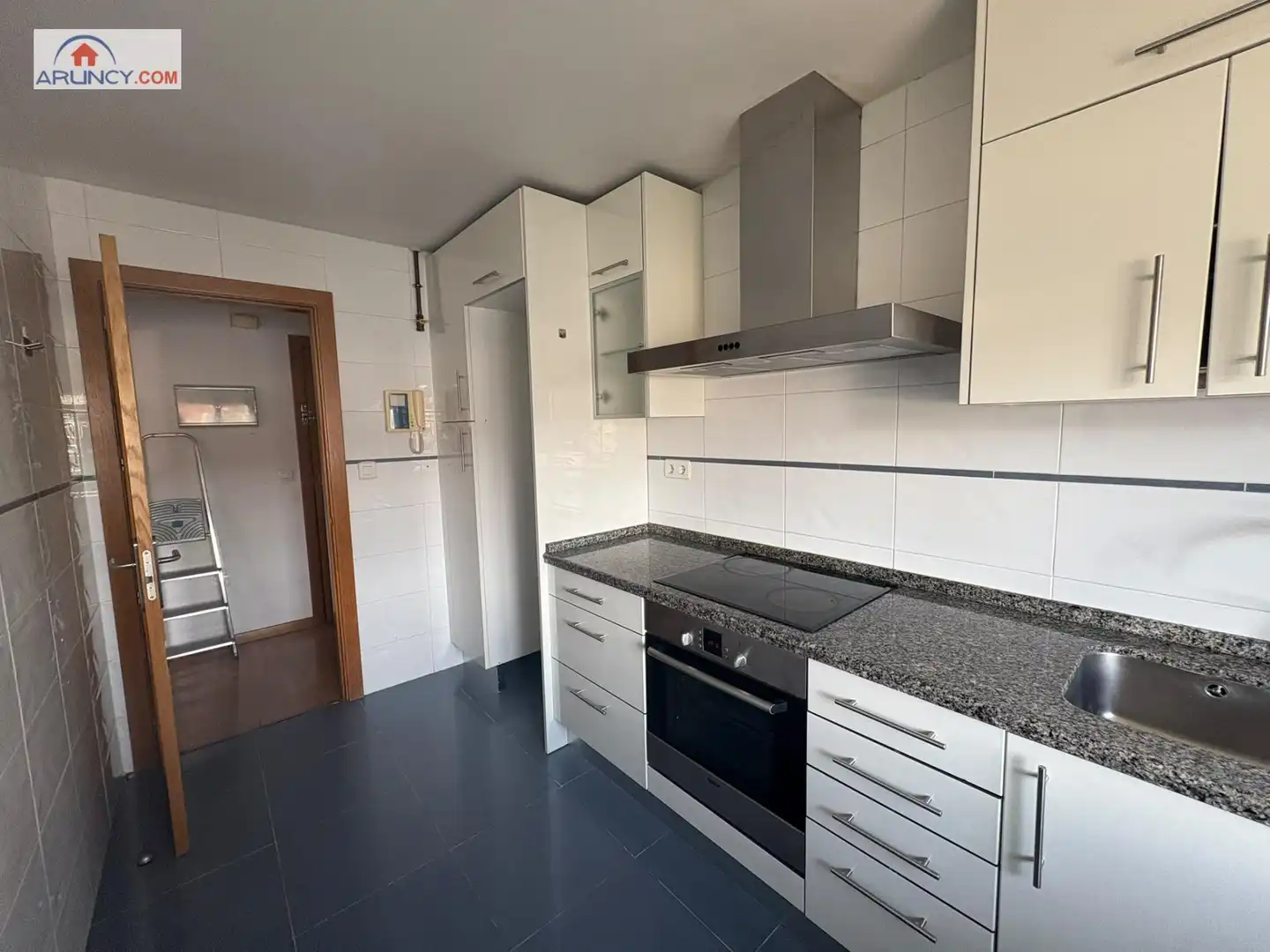 Flat with lift to rent in San Pablo - Santa Justa