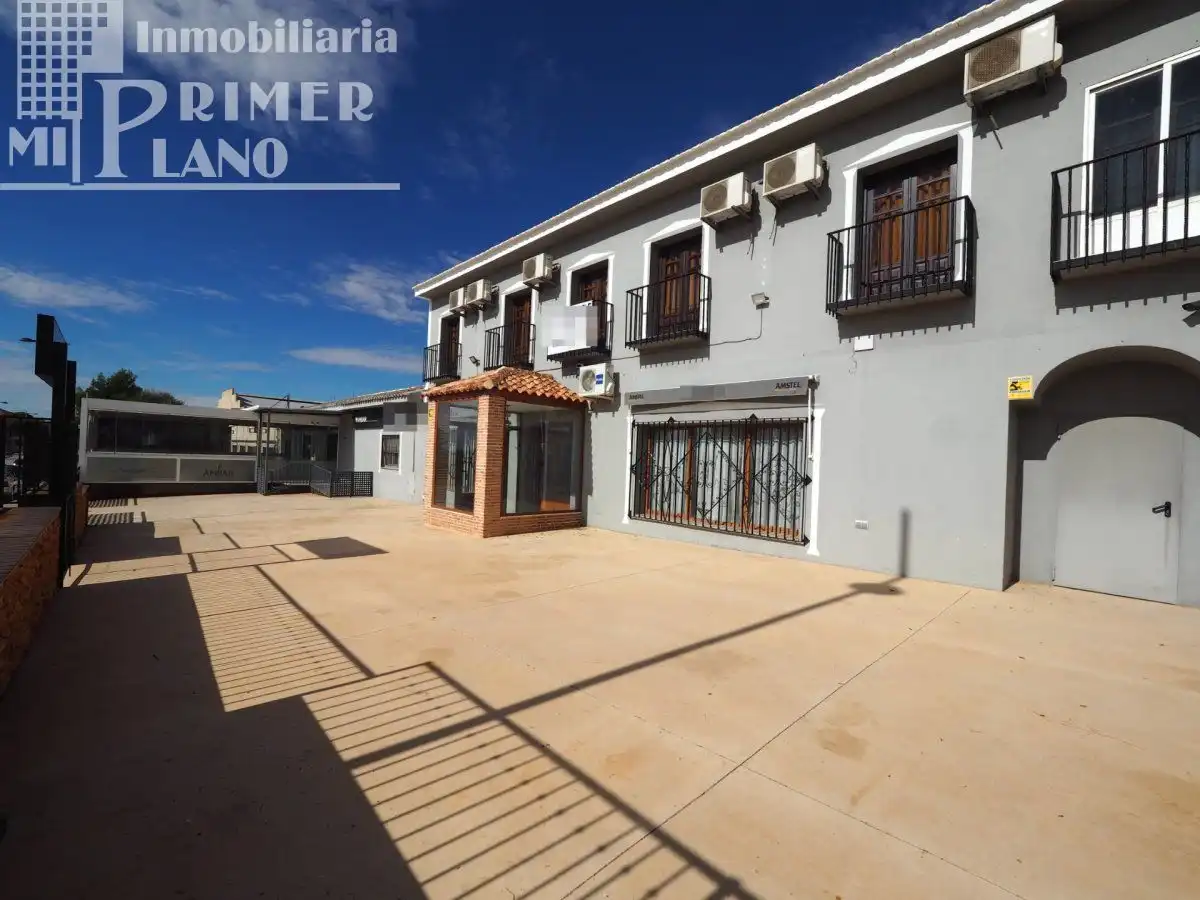 Vista exterior de Edificio en venta en La Solana  