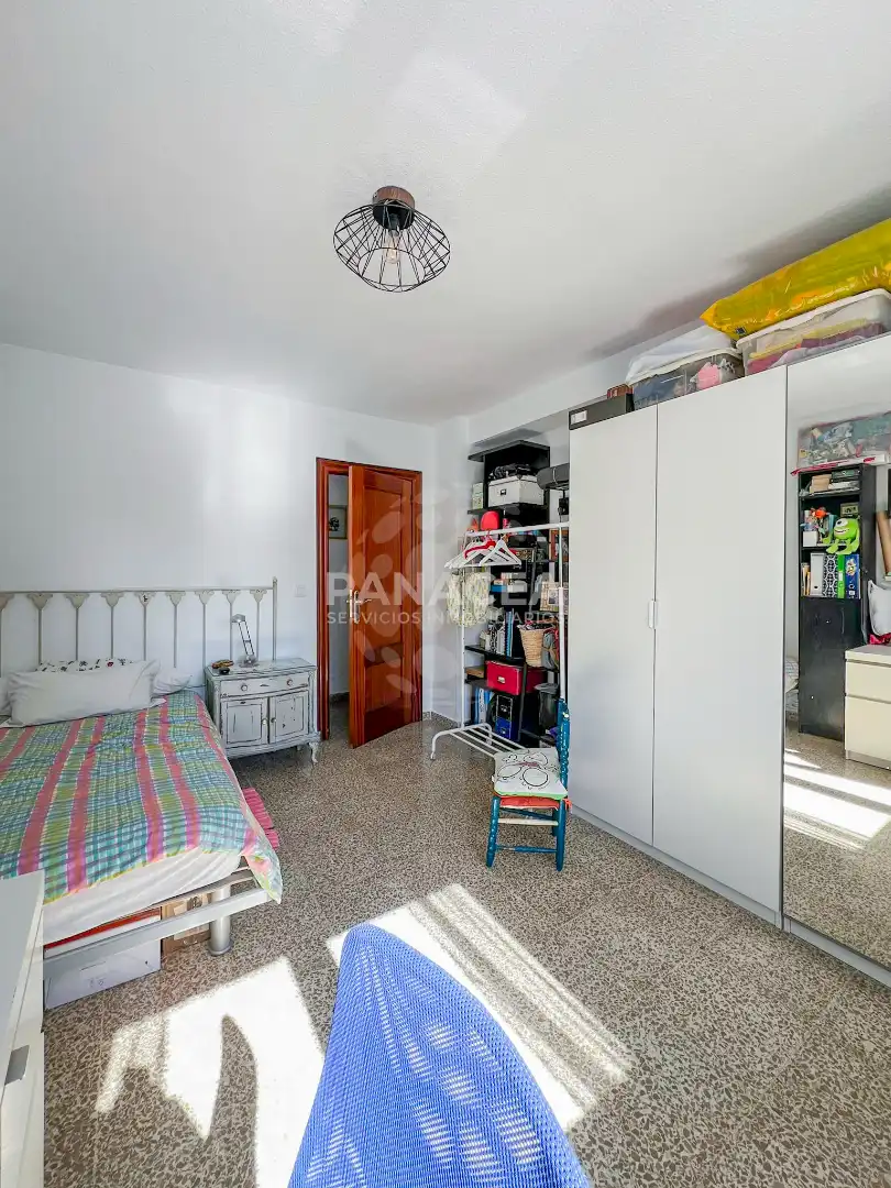 Bedroom of Flat for sale in Granada  with Terrace, Furnished and Oven
