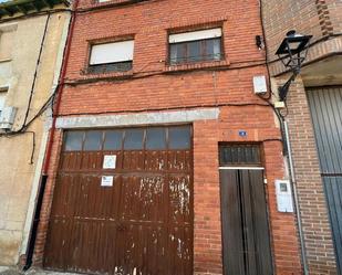 Vista exterior de Casa o xalet en venda en Melgar de Fernamental amb Terrassa