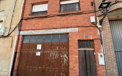 Vista exterior de Casa o xalet en venda en Melgar de Fernamental amb Terrassa