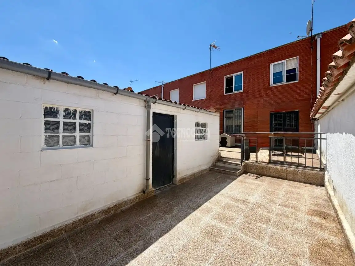 Vista exterior de Casa adosada en venda en Azuqueca de Henares