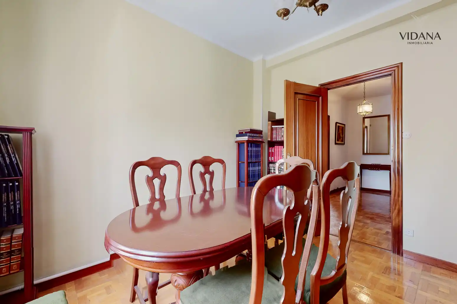 Comedor de Piso en venta en  Pamplona / Iruña con Calefacción, Parquet y Terraza