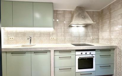 Kitchen of Flat for sale in  Barcelona Capital  with Air Conditioner, Heating and Oven