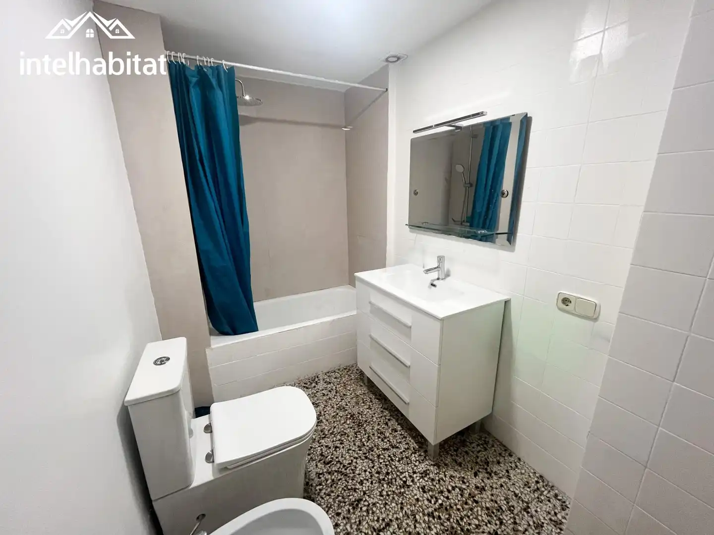 Baño de Piso en venta en Gandia con Terraza, Amueblado y Balcón