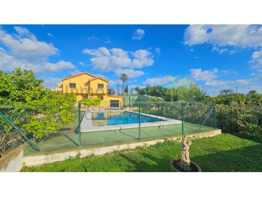 Casa con terraza en venta en Pueblo