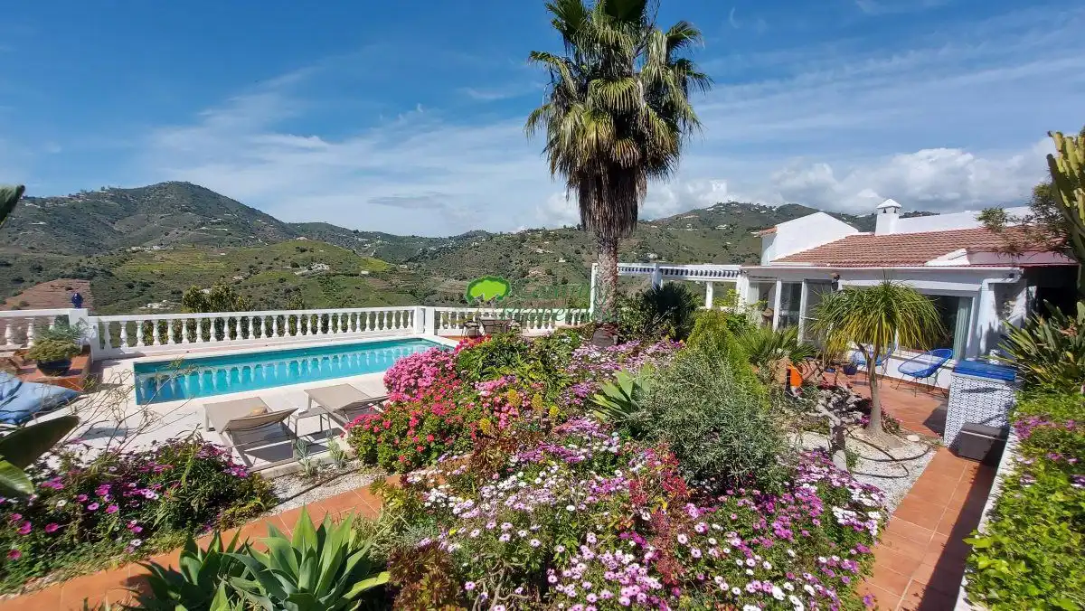 Vista exterior de Finca rústica en venta en Torrox con Aire acondicionado, Calefacción y Jardín privado