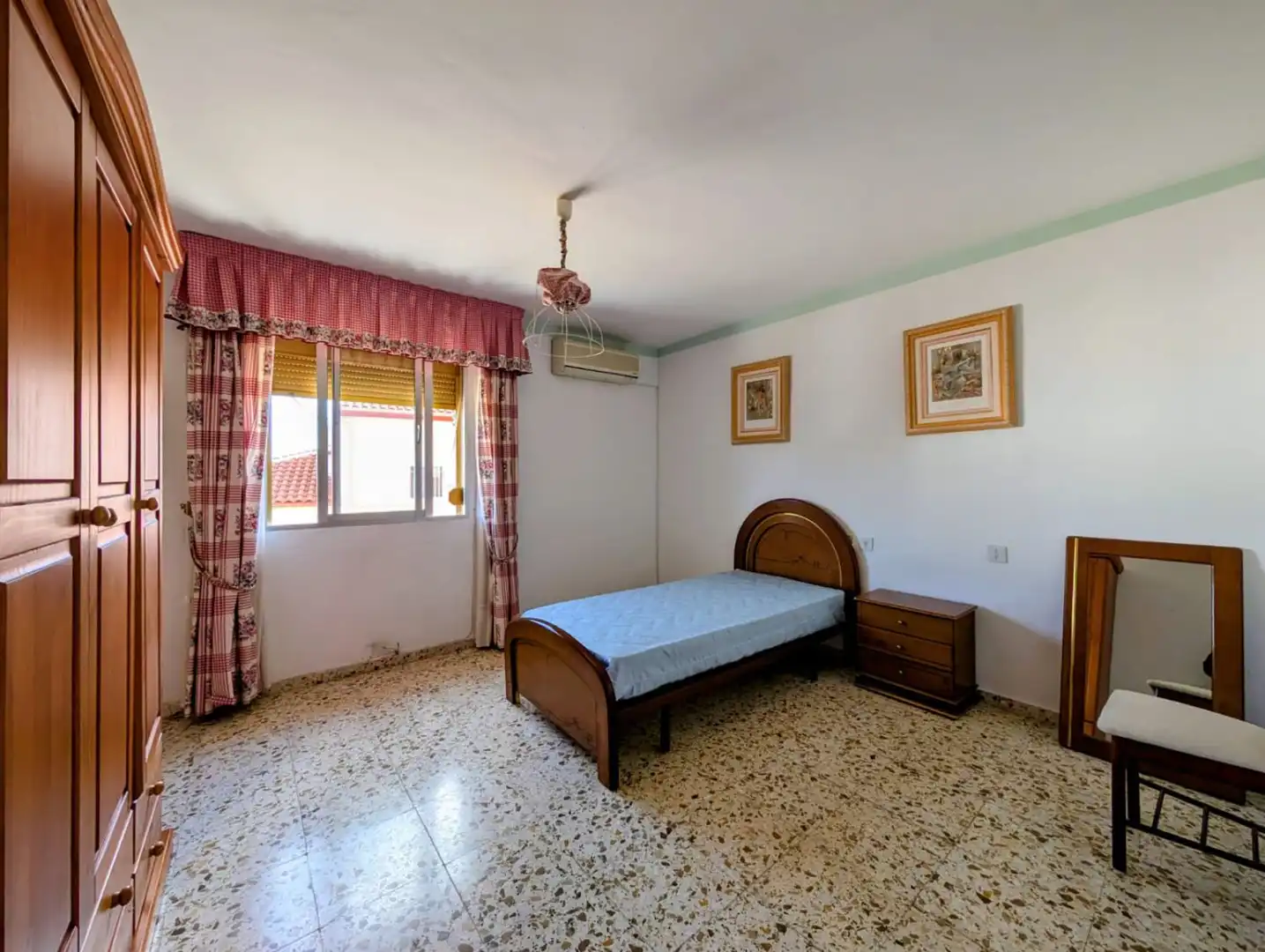 Dormitori de Casa o xalet en venda en Loja amb Terrassa i Traster