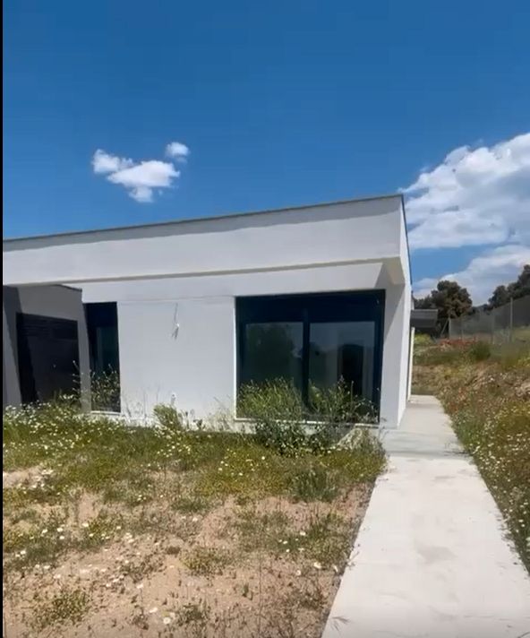 Exterior view of Single-family semi-detached for sale in Otero de Herreros  with Air Conditioner, Heating and Private garden