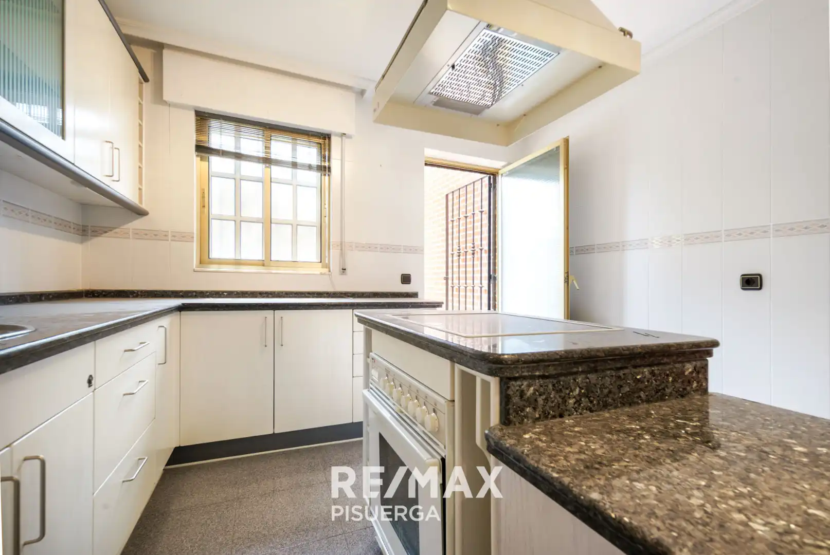 Chalet con jardín en venta en Calle Castilla y León 1, imagen 35