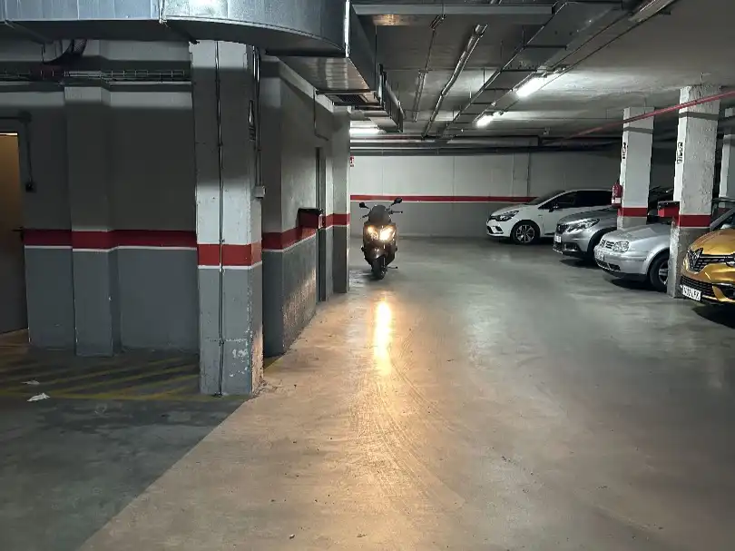 Parkplatz von Garage zur Miete in Córdoba mit Alarm
