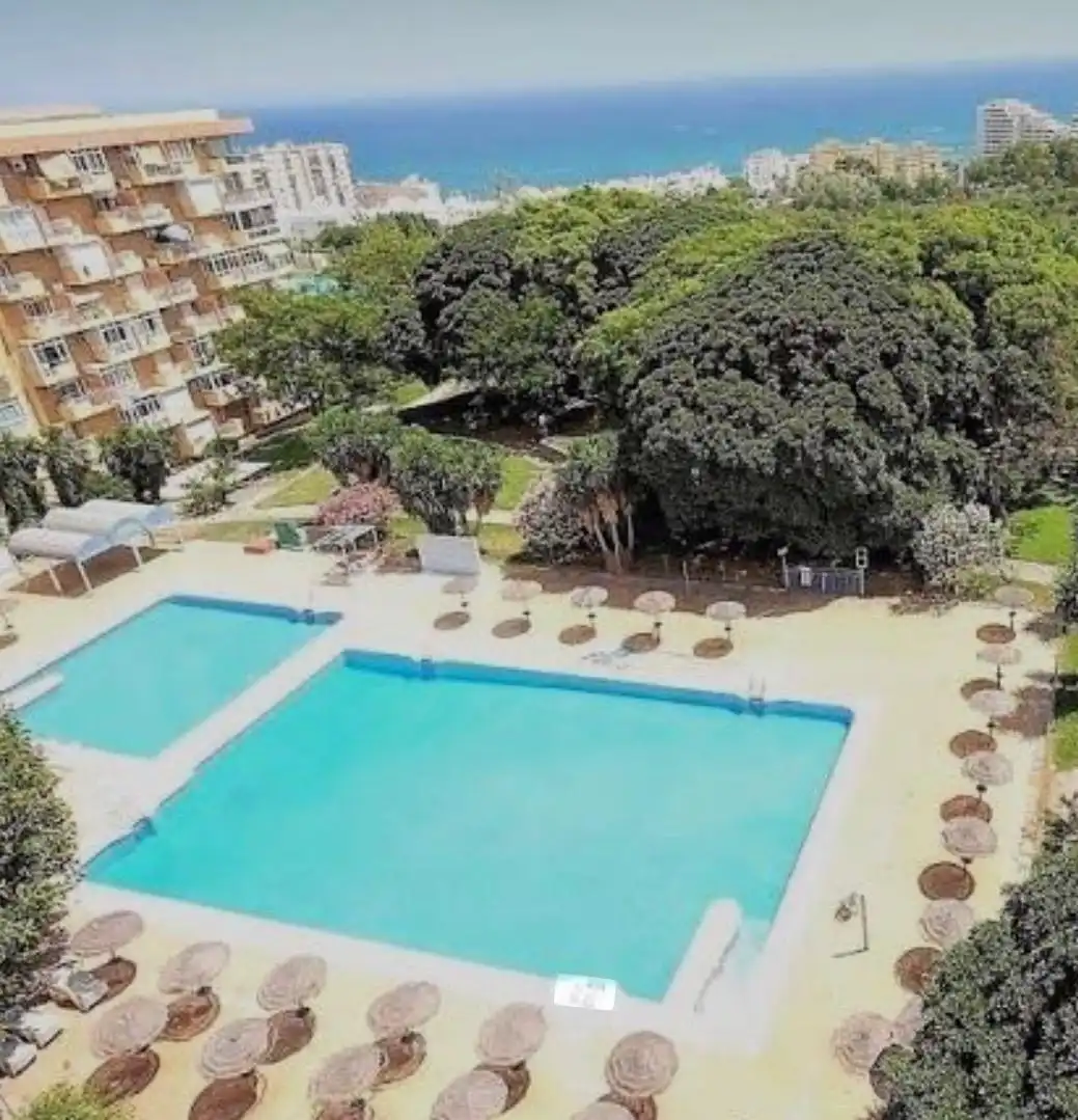 Piscina de Apartament en venda en Benalmádena amb Terrassa i Piscina comunitària