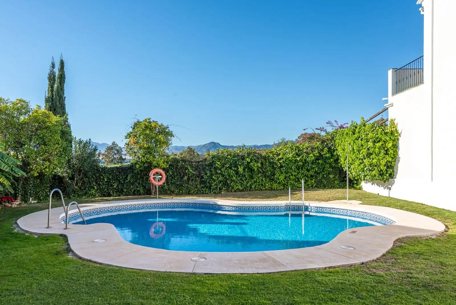 Reihenhaus mit Pool zum Verkauf in Aloha Pueblo 30, imagen 32