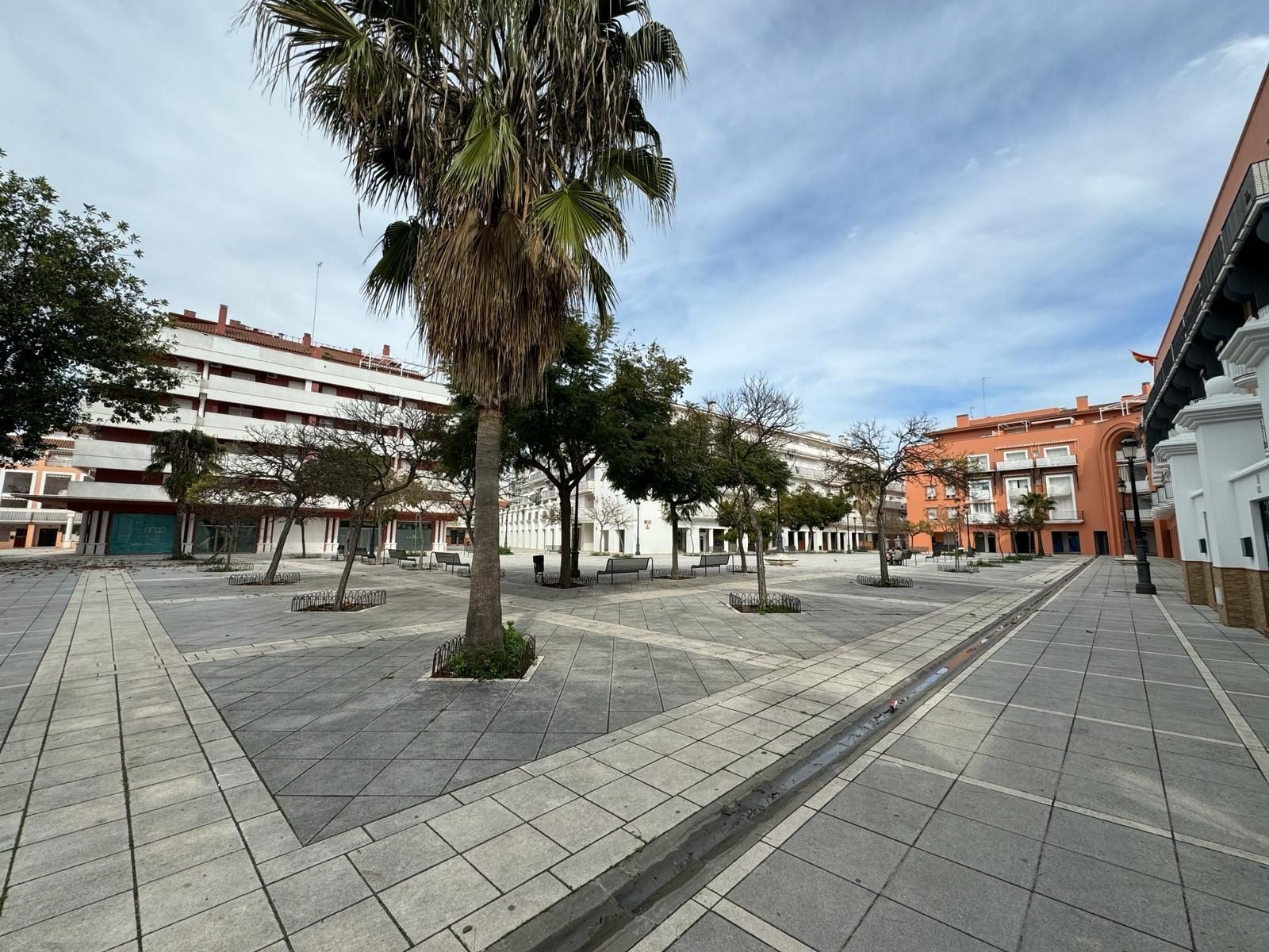 Vista exterior de Casa o xalet en venda en Sanlúcar de Barrameda amb Aire condicionat, Traster i Balcó