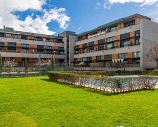 Exterior view of Duplex for sale in Tres Cantos  with Air Conditioner, Heating and Private garden