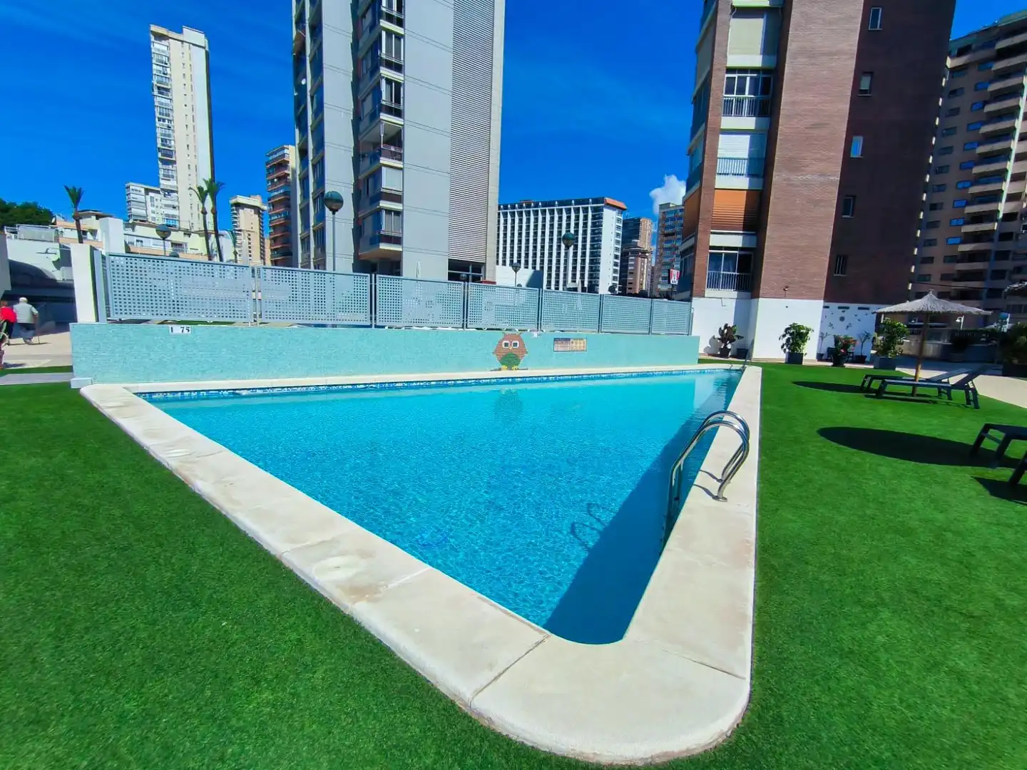 Schwimmbecken von Wohnung zum Verkauf in Benidorm mit Klimaanlage, Parkett und Terrasse
