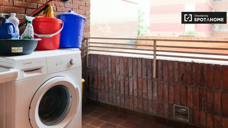 Terrassa de Apartament per a compartir en Granada amb Aire condicionat, Terrassa i Moblat