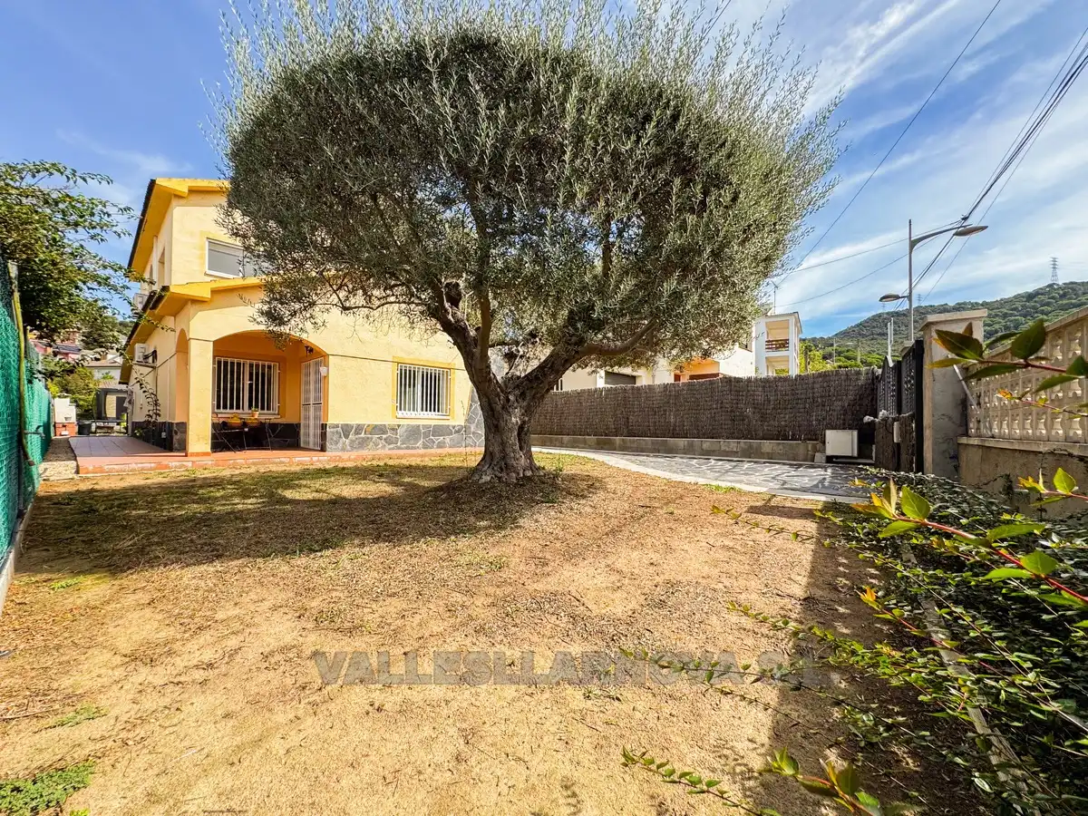 Detached house with garden for sale in Sant Fost de Campsentelles, imagen 3