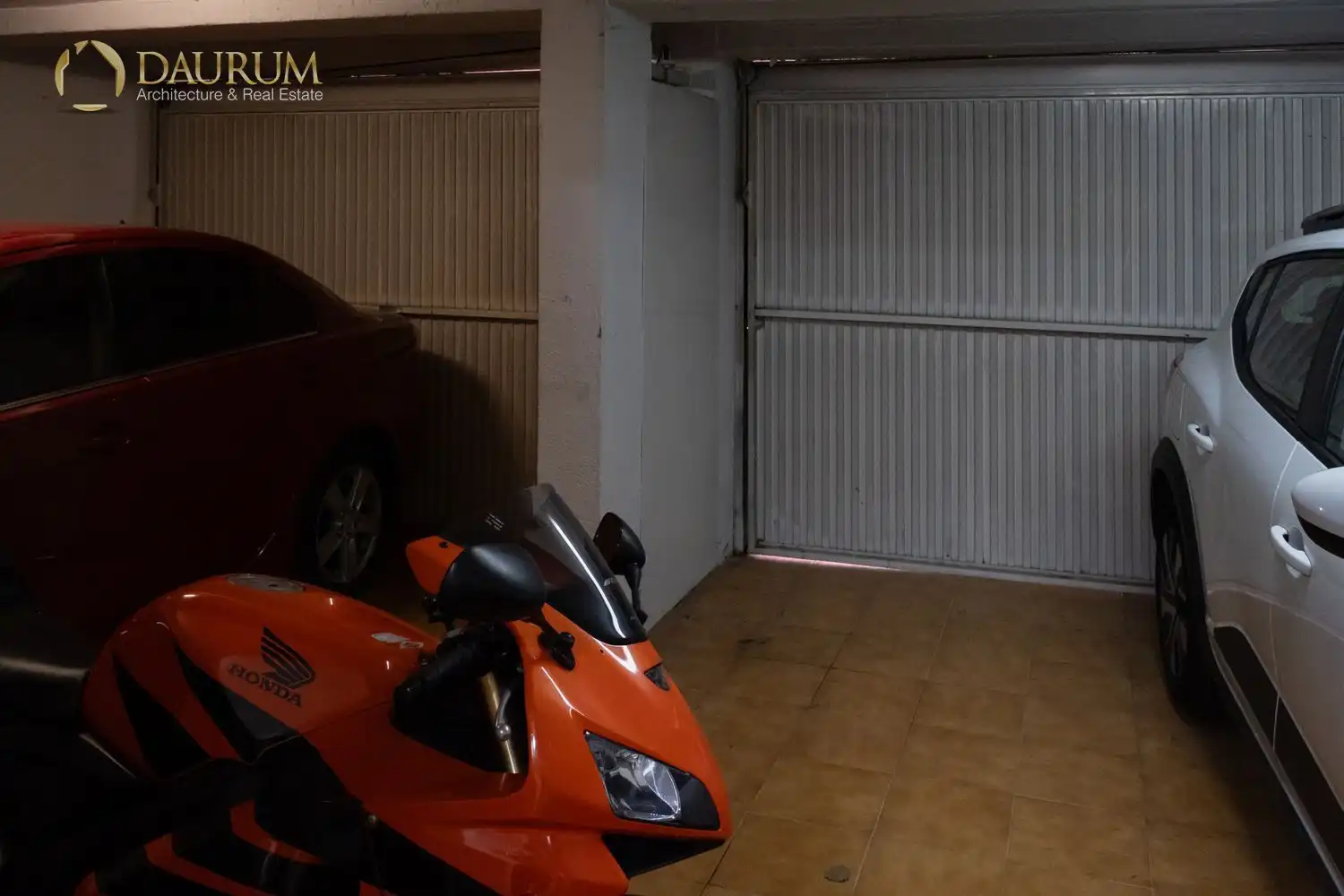 Parking de Casa adosada en venta en Madrid con Aire acondicionado, Calefacción y Terraza