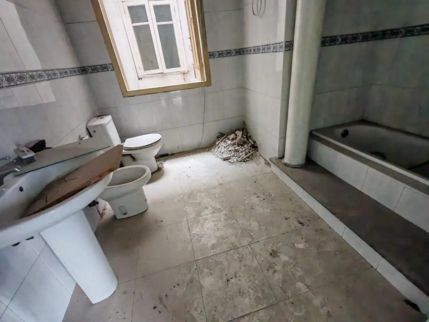 Bathroom of Flat for sale in Vigo   with Balcony