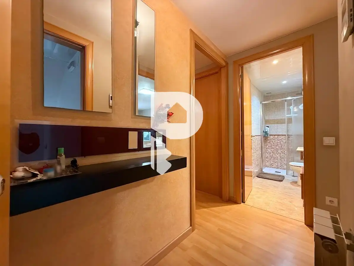 Piso en venta en Sant Vicenç Dels Horts con Aire acondicionado, Calefacción y Parquet