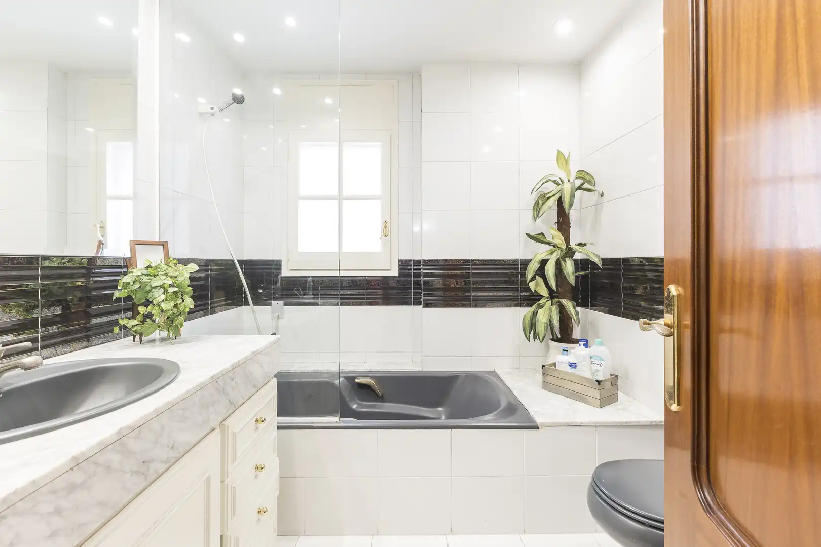 Baño de Piso en venta en Barcelona con Calefacción, Jardín privado y Terraza