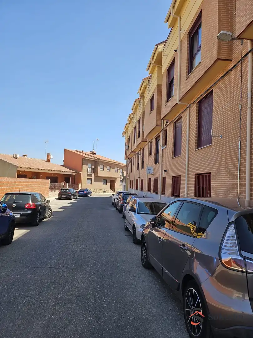 Vista exterior de Piso en venta en Alameda de la Sagra con Aire acondicionado, Calefacción y Trastero