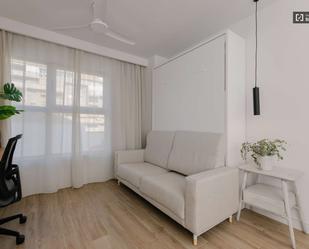 Bedroom of Study to share in  Valencia Capital  with Air Conditioner and Terrace