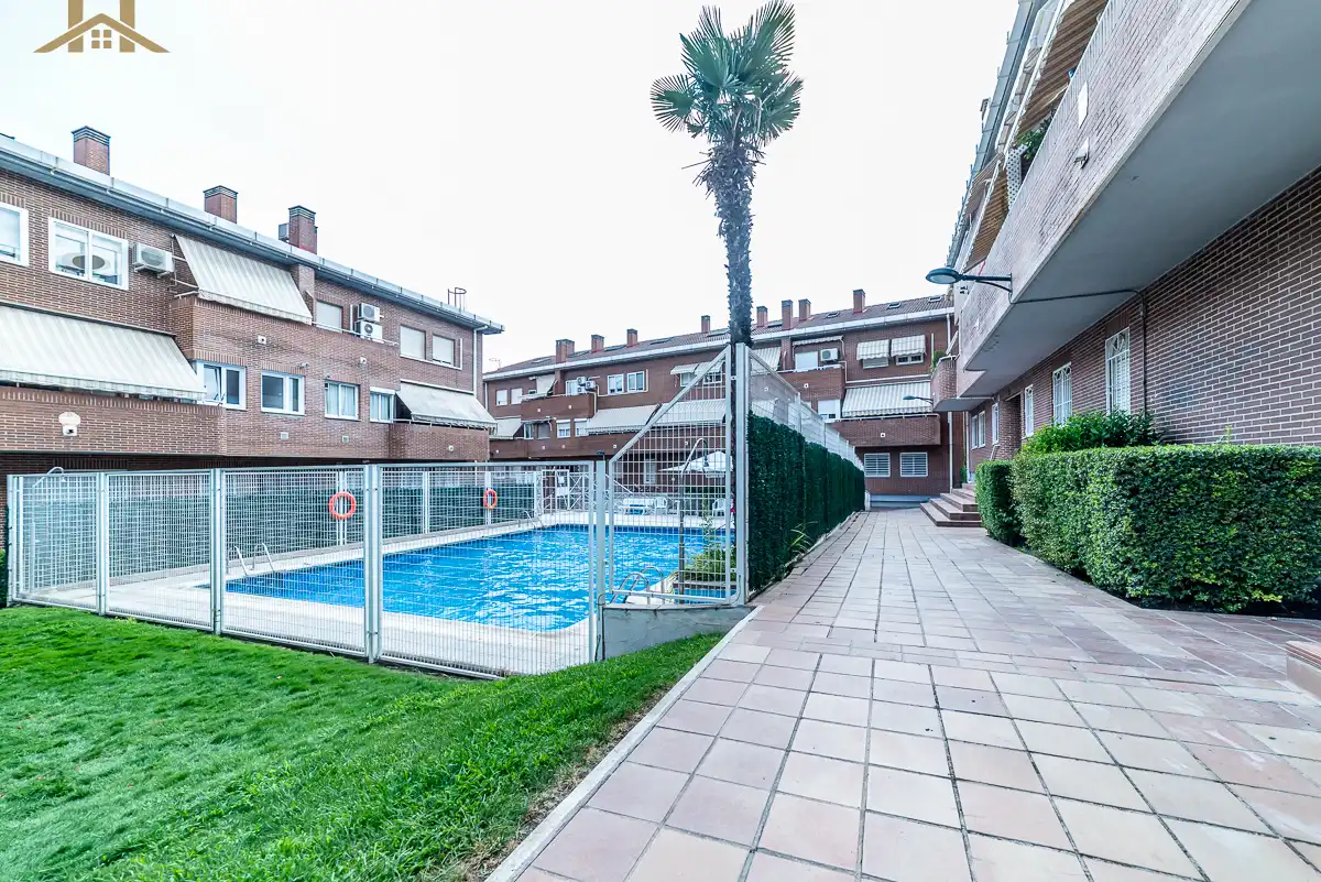 Schwimmbecken von Wohnungen zum Verkauf in Alcorcón mit Klimaanlage, Heizung und Schwimmbad