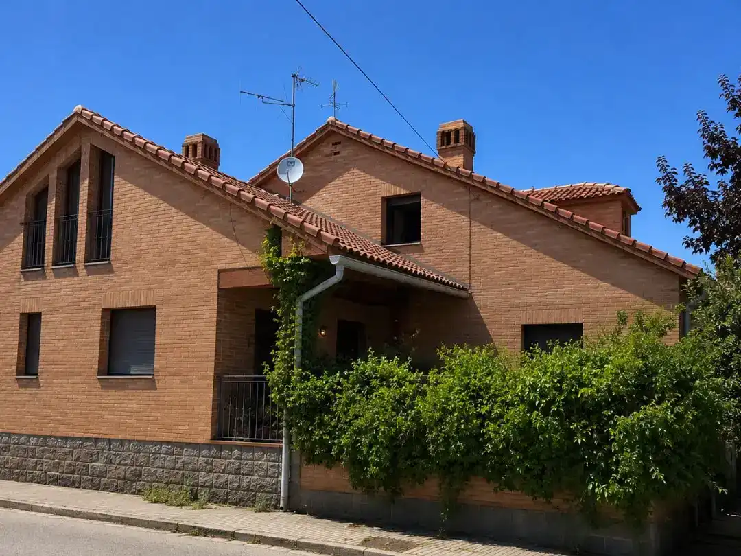 Vista exterior de Pis en venda en Almuniente amb Balcó