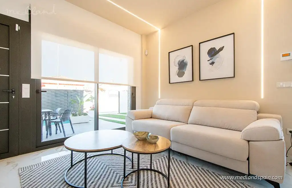 Chalet con jardín en venta en Los Montesinos, imagen 3