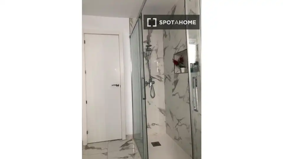 Badezimmer von Wohnung zur Miete in Gandia mit Klimaanlage, Heizung und Möbliert