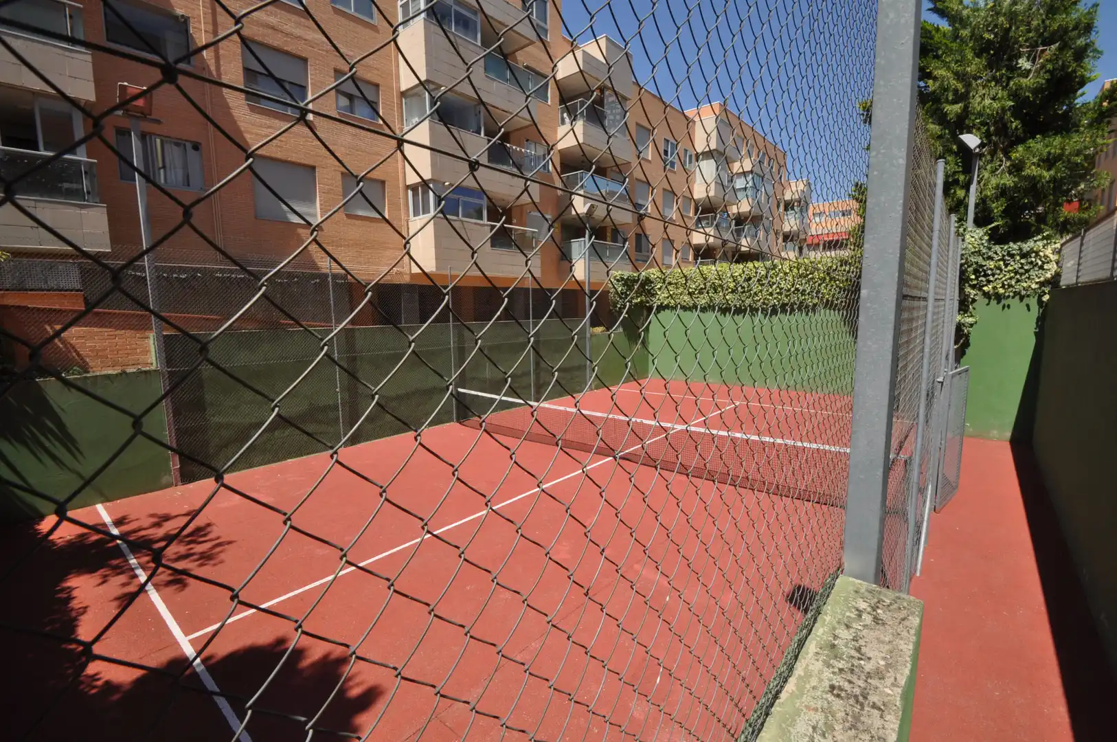 Aparcament de Àtic de lloguer en Yebes amb Aire condicionat, Calefacció i Jardí privat