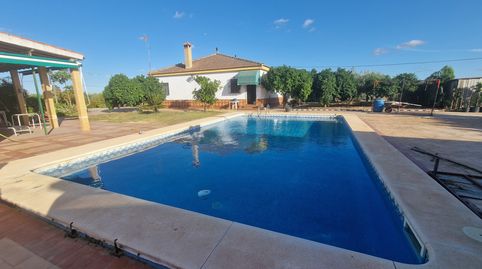 OPORTUNIDAD!!! GRAN CASA RÚSTICA CON AMPLIA PARCELA Y MUY CERNANA A LA POBLACIÓN!!!