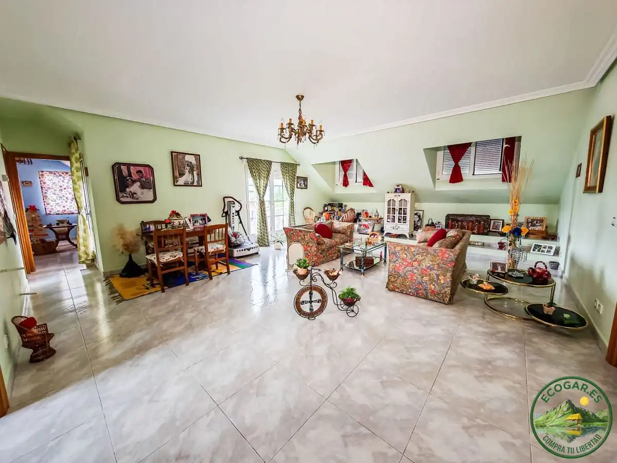 Sala d'estar de Casa o xalet en venda en Cacabelos amb Calefacció, Jardí privat i Terrassa