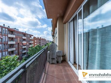 Flat with balcony for sale in Centre - Sant Oleguer