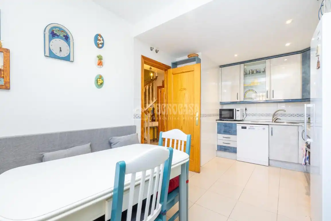 Cocina de Casa adosada en venta en Colmenar Viejo con Aire acondicionado, Jardín privado y Terraza